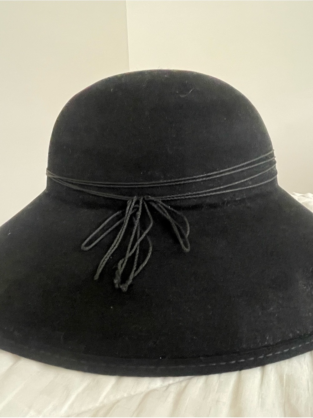 VTG 90s Helen Kaminski Black Wool Felt Cloche Hat Cord Tie Bow Sydney Australia
